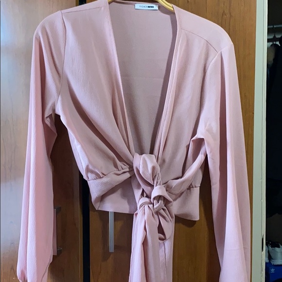 FASHION NOVA WRAP TOP - Picture 3 of 3